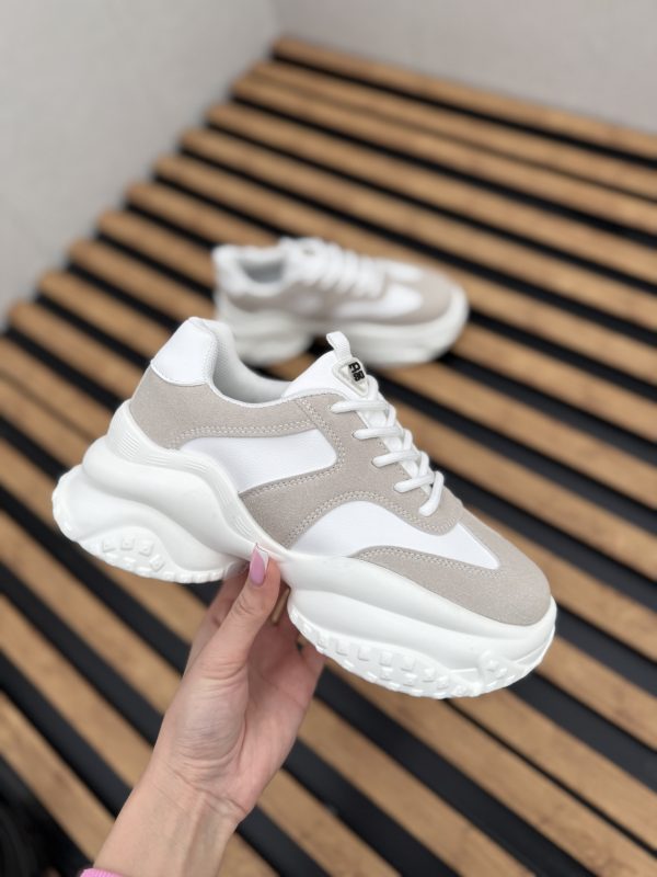 8118 WHITE