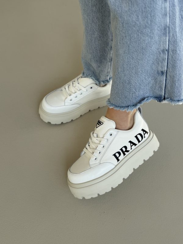 6018 White